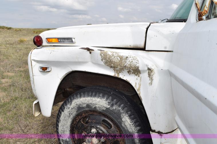 image for item H5125 1968 Ford F600 dump truck