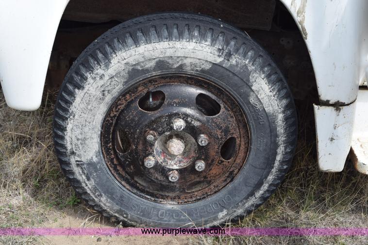 image for item H5125 1968 Ford F600 dump truck