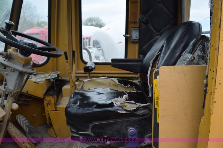 image for item H5135 1986 Caterpillar 950B wheel loader