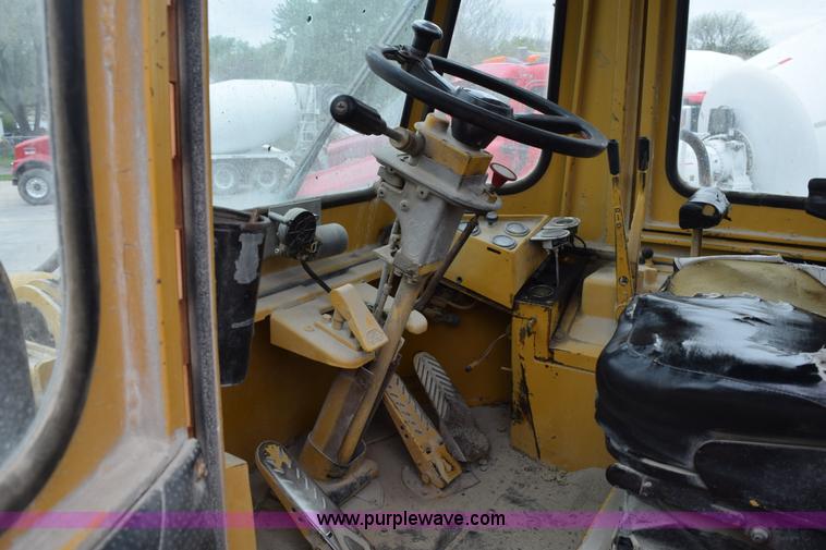 image for item H5135 1986 Caterpillar 950B wheel loader