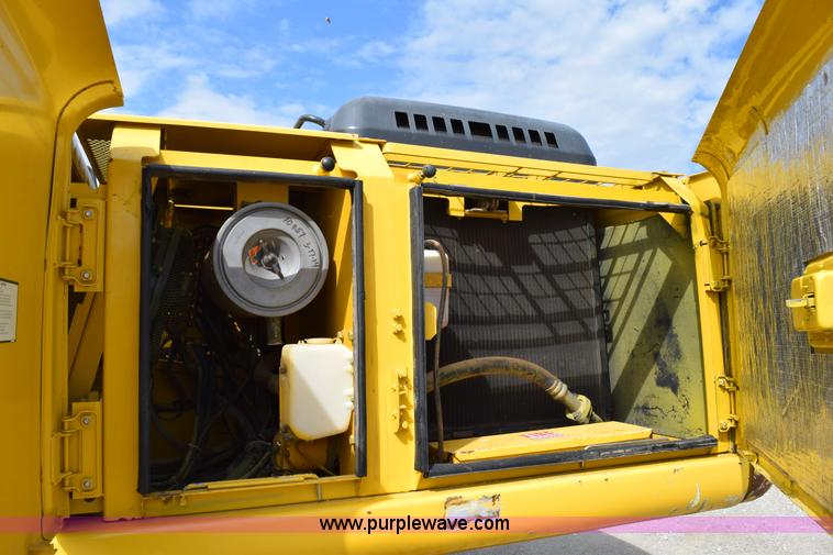 image for item H5137 2000 Komatsu PC200LC-6LE excavator