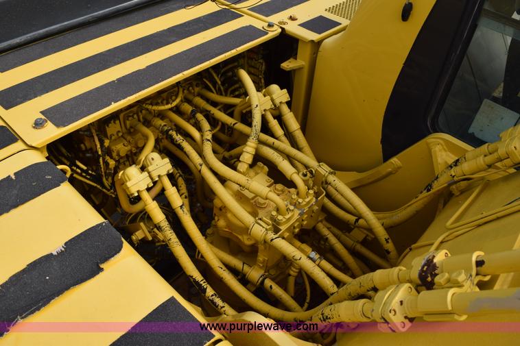 image for item H5137 2000 Komatsu PC200LC-6LE excavator