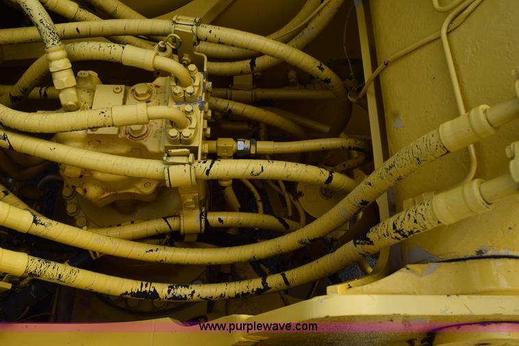 image for item H5137 2000 Komatsu PC200LC-6LE excavator