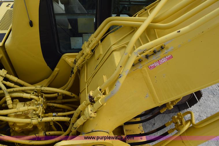 image for item H5137 2000 Komatsu PC200LC-6LE excavator