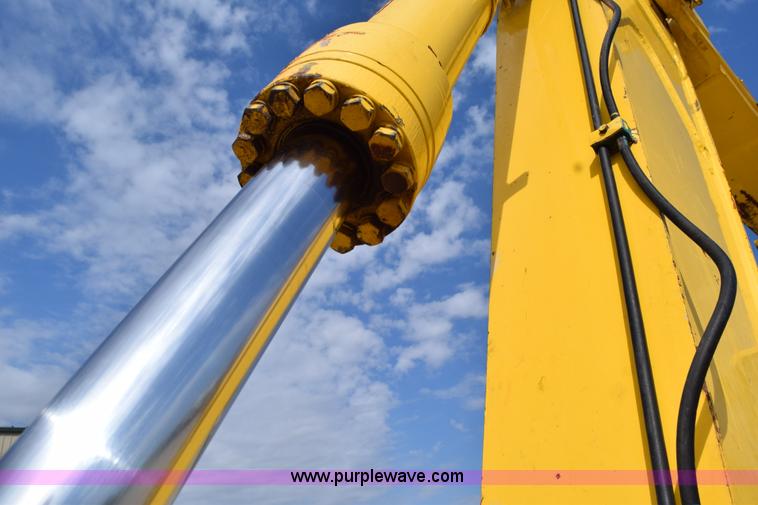 image for item H5137 2000 Komatsu PC200LC-6LE excavator