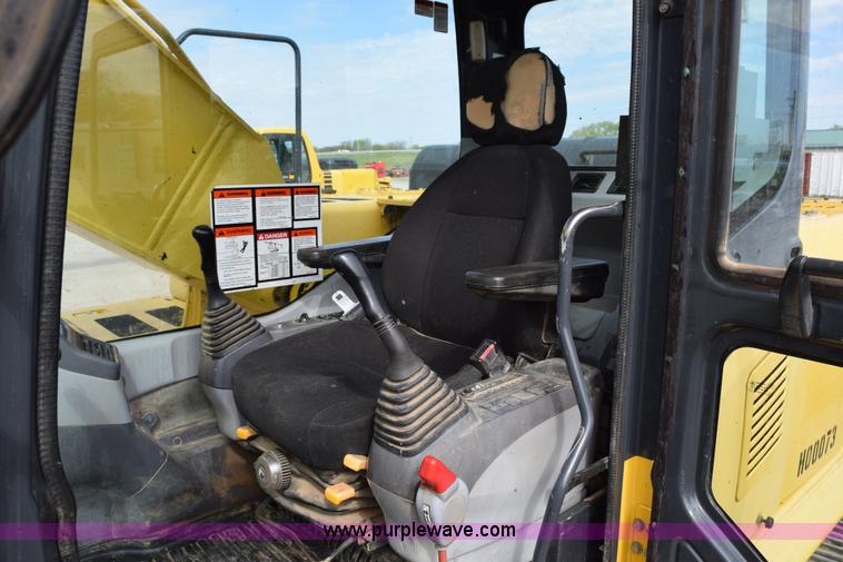 image for item H5138 2003 Komatsu PC200LC-7L excavator