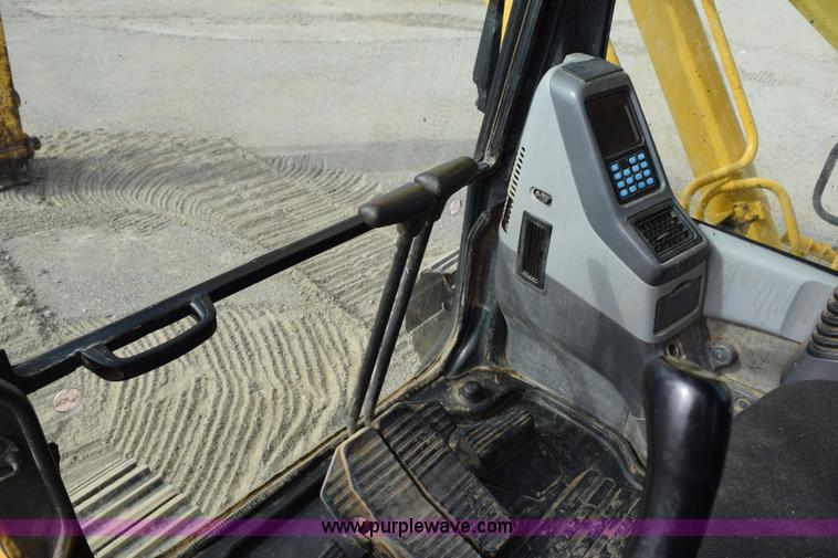 image for item H5138 2003 Komatsu PC200LC-7L excavator