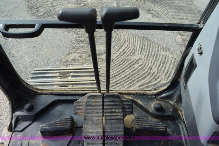 image for item H5138 2003 Komatsu PC200LC-7L excavator
