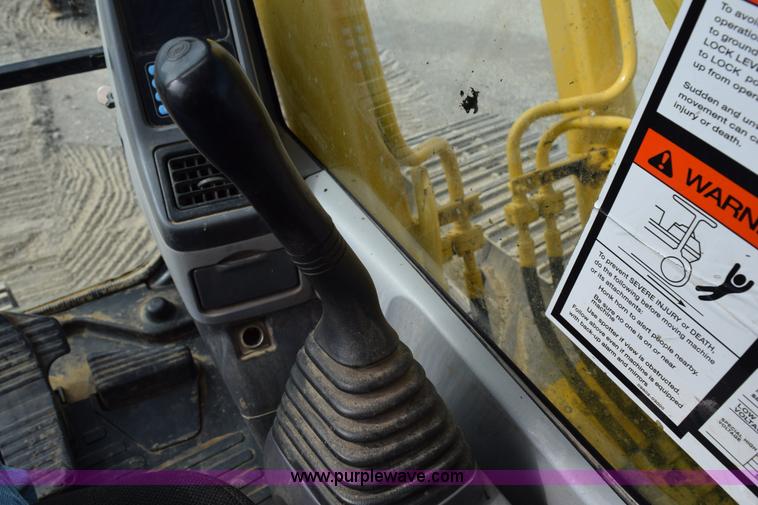 image for item H5138 2003 Komatsu PC200LC-7L excavator