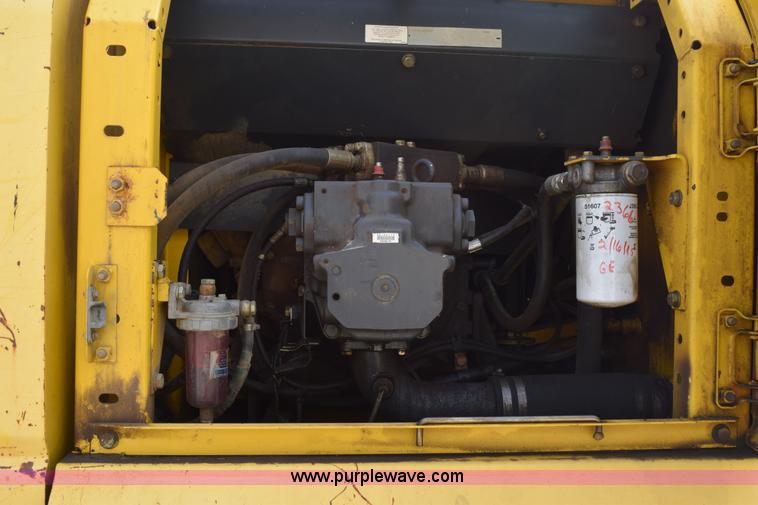 image for item H5138 2003 Komatsu PC200LC-7L excavator