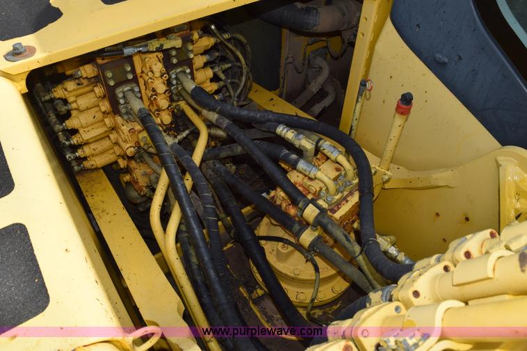 image for item H5138 2003 Komatsu PC200LC-7L excavator