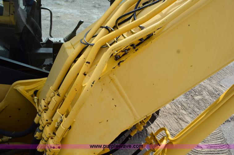 image for item H5138 2003 Komatsu PC200LC-7L excavator