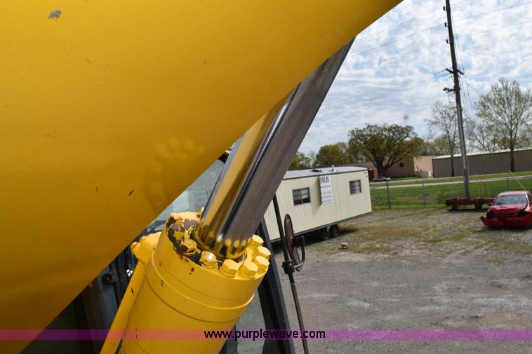 image for item H5138 2003 Komatsu PC200LC-7L excavator