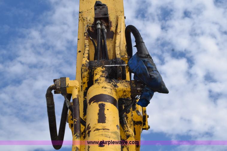 image for item H5138 2003 Komatsu PC200LC-7L excavator