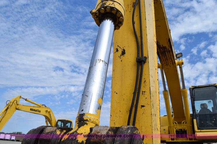 image for item H5138 2003 Komatsu PC200LC-7L excavator