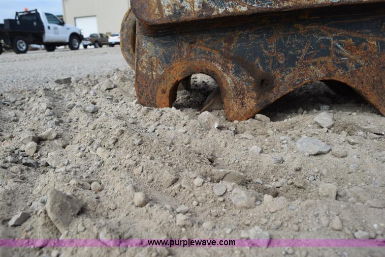 image for item H5138 2003 Komatsu PC200LC-7L excavator