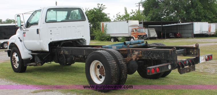 image for item H5816 2000 Ford F750 truck cab and chassis