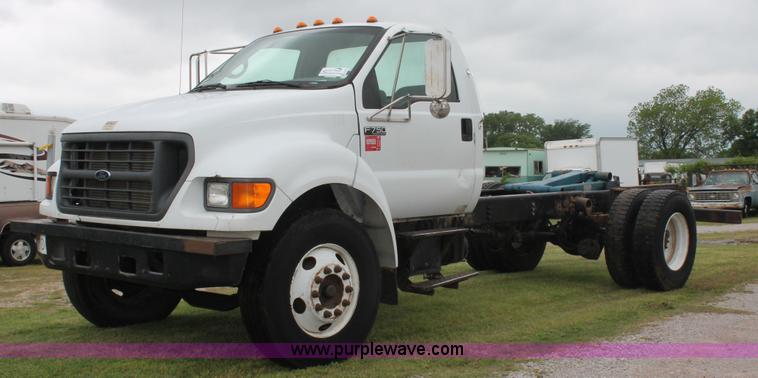 image for item H5816 2000 Ford F750 truck cab and chassis