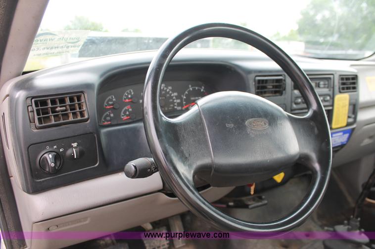 image for item H5816 2000 Ford F750 truck cab and chassis