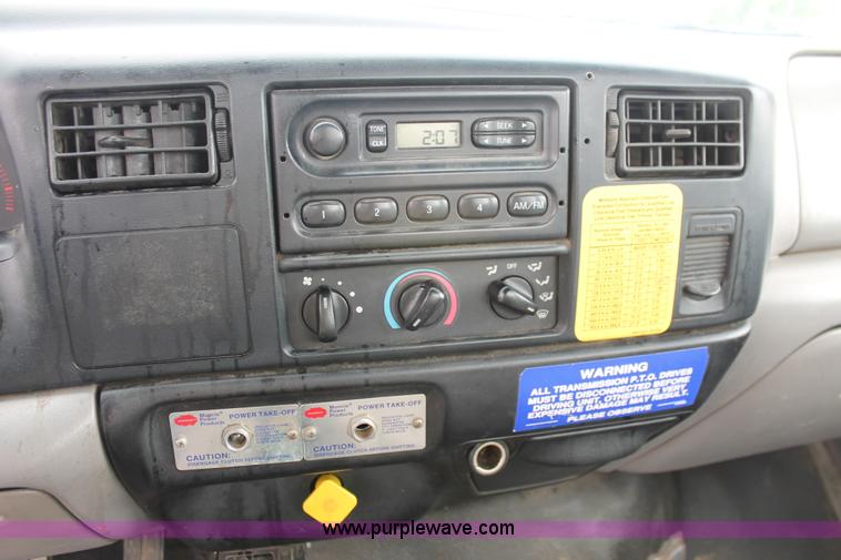 image for item H5816 2000 Ford F750 truck cab and chassis