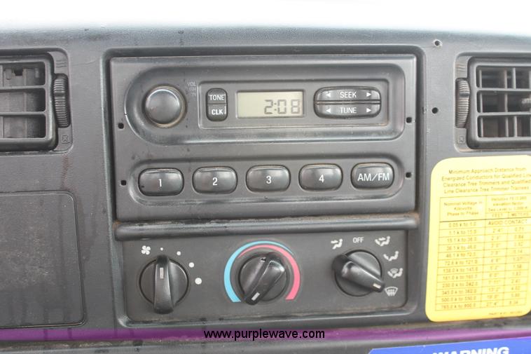 image for item H5816 2000 Ford F750 truck cab and chassis