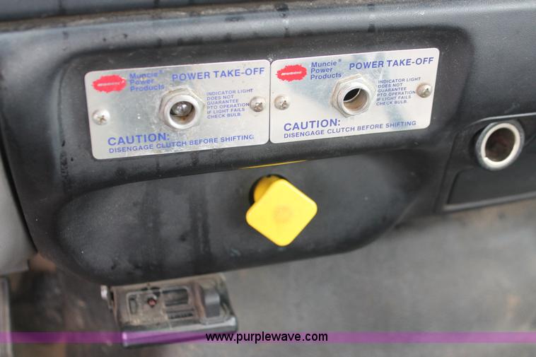 image for item H5816 2000 Ford F750 truck cab and chassis