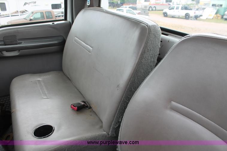 image for item H5816 2000 Ford F750 truck cab and chassis