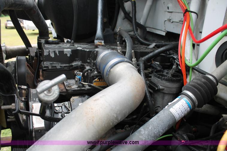 image for item H5816 2000 Ford F750 truck cab and chassis