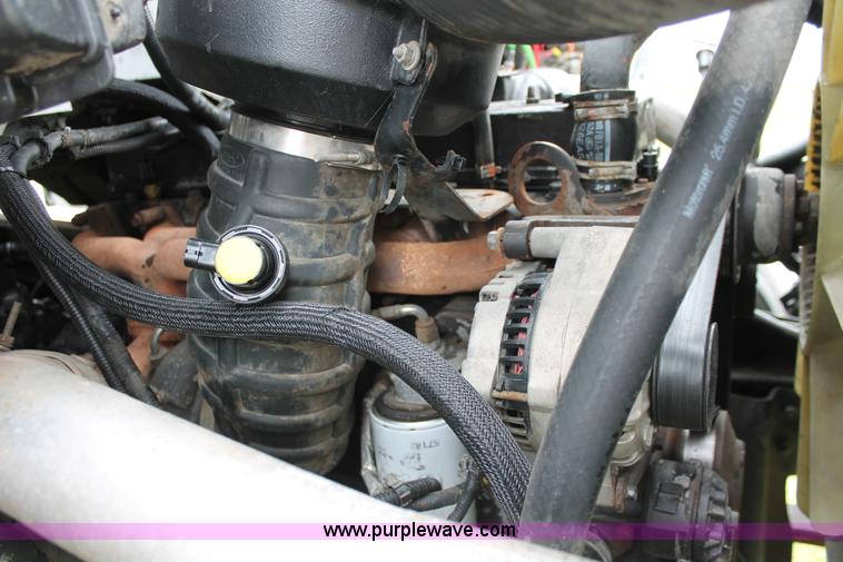 image for item H5816 2000 Ford F750 truck cab and chassis