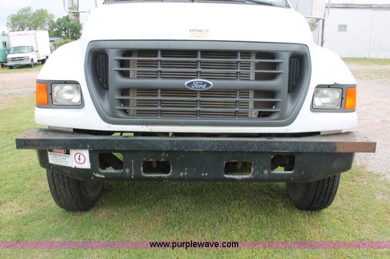 image for item H5816 2000 Ford F750 truck cab and chassis