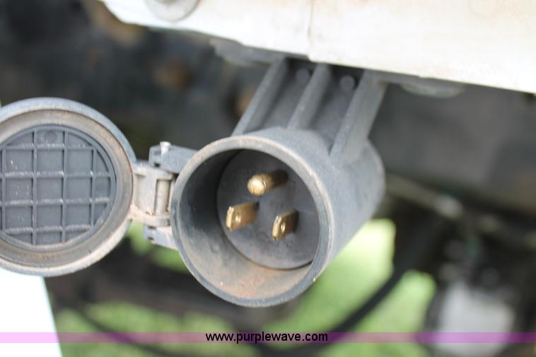 image for item H5816 2000 Ford F750 truck cab and chassis