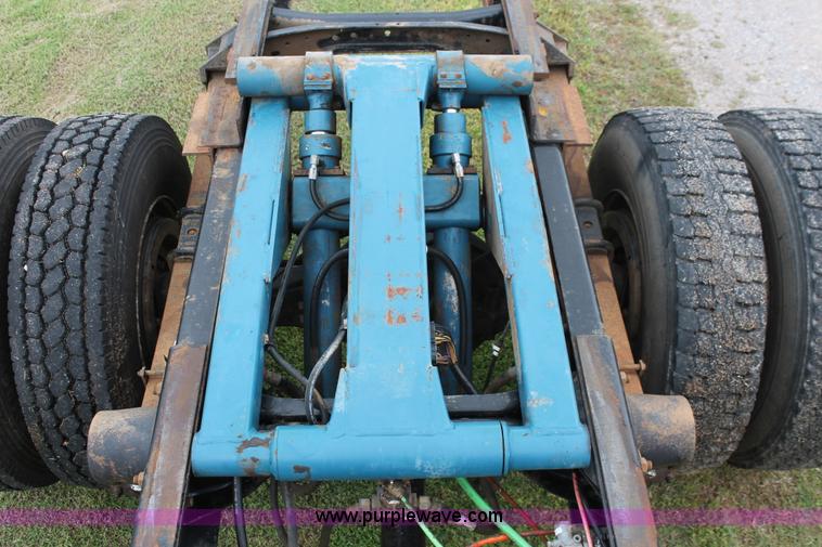 image for item H5816 2000 Ford F750 truck cab and chassis