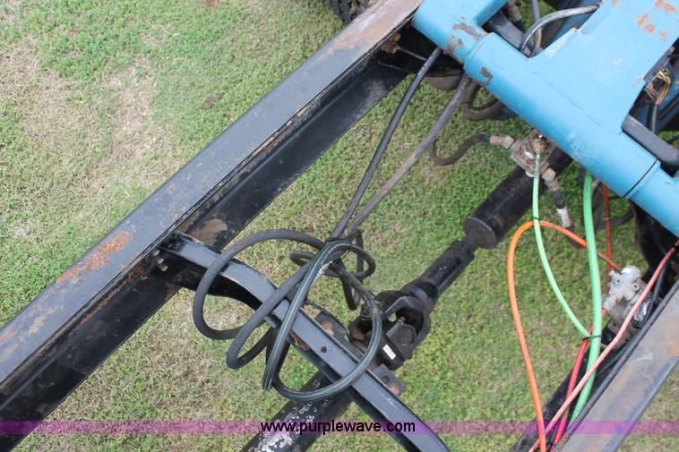 image for item H5816 2000 Ford F750 truck cab and chassis