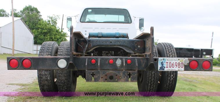 image for item H5816 2000 Ford F750 truck cab and chassis