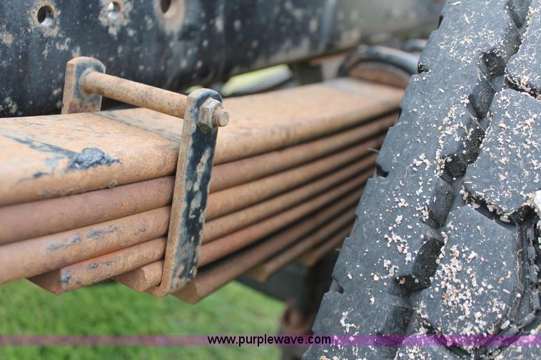 image for item H5816 2000 Ford F750 truck cab and chassis