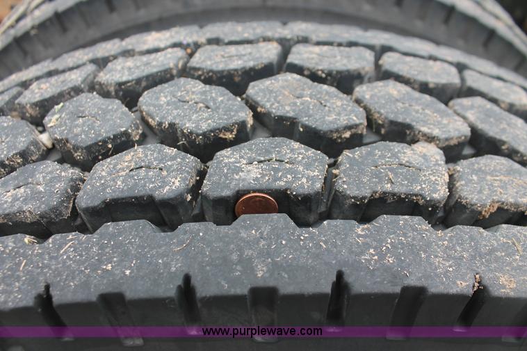 image for item H5816 2000 Ford F750 truck cab and chassis