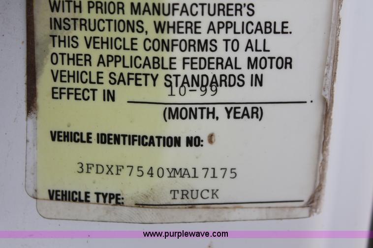 image for item H5816 2000 Ford F750 truck cab and chassis