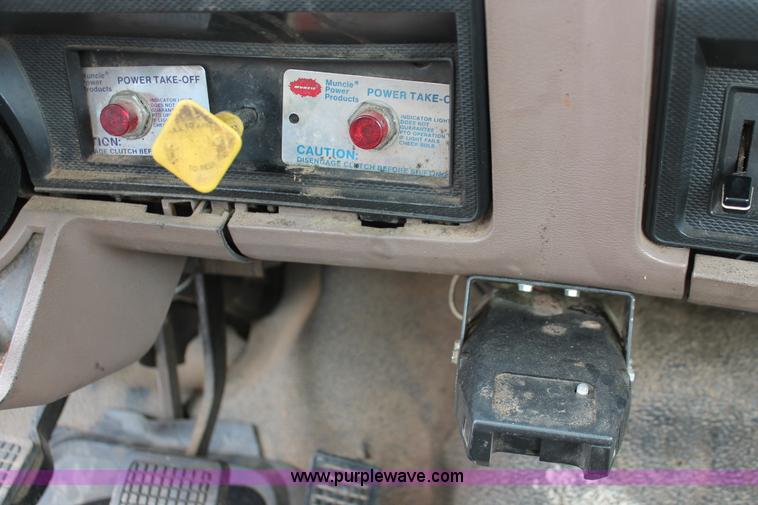 image for item H5817 1998 Ford F800 truck cab and chassis