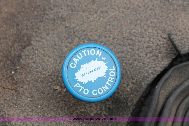 image for item H5817 1998 Ford F800 truck cab and chassis