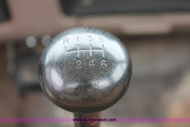 image for item H5817 1998 Ford F800 truck cab and chassis