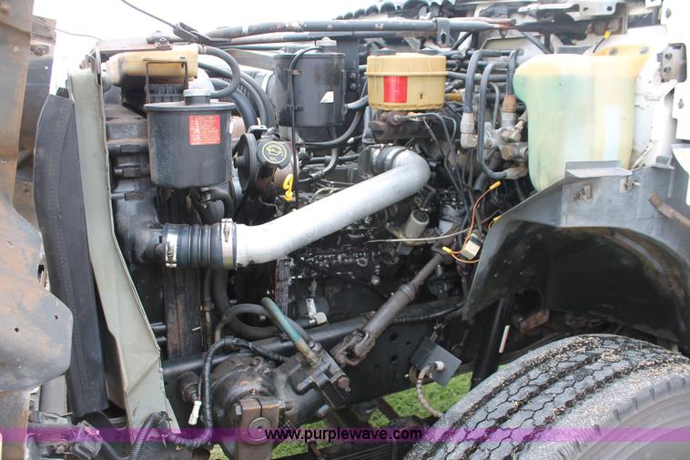 image for item H5817 1998 Ford F800 truck cab and chassis