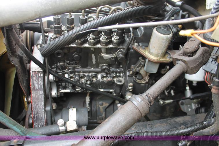 image for item H5817 1998 Ford F800 truck cab and chassis