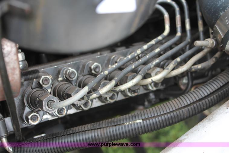 image for item H5817 1998 Ford F800 truck cab and chassis