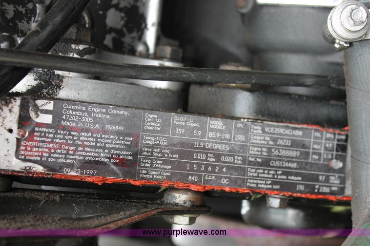 image for item H5817 1998 Ford F800 truck cab and chassis