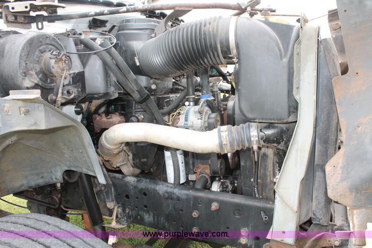 image for item H5817 1998 Ford F800 truck cab and chassis