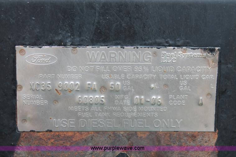 image for item H5817 1998 Ford F800 truck cab and chassis