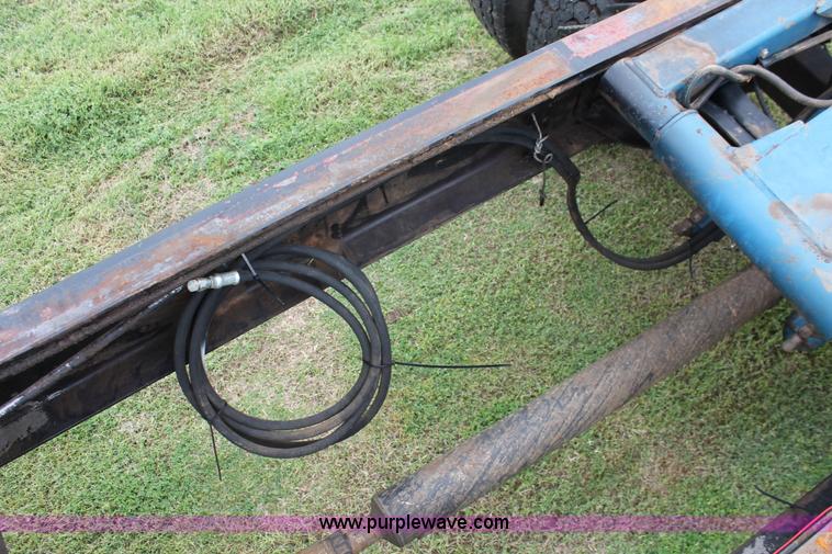 image for item H5817 1998 Ford F800 truck cab and chassis