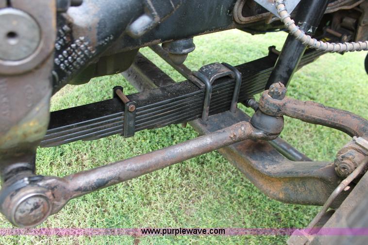 image for item H5817 1998 Ford F800 truck cab and chassis