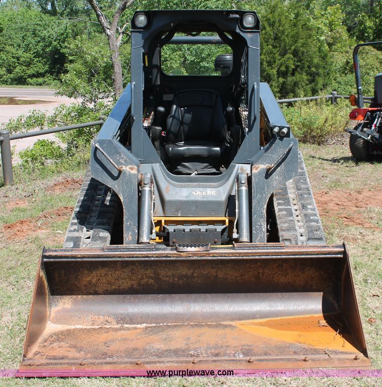 image for item H5824 2011 John Deere 323DT skid steer