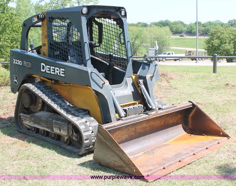 image for item H5824 2011 John Deere 323DT skid steer
